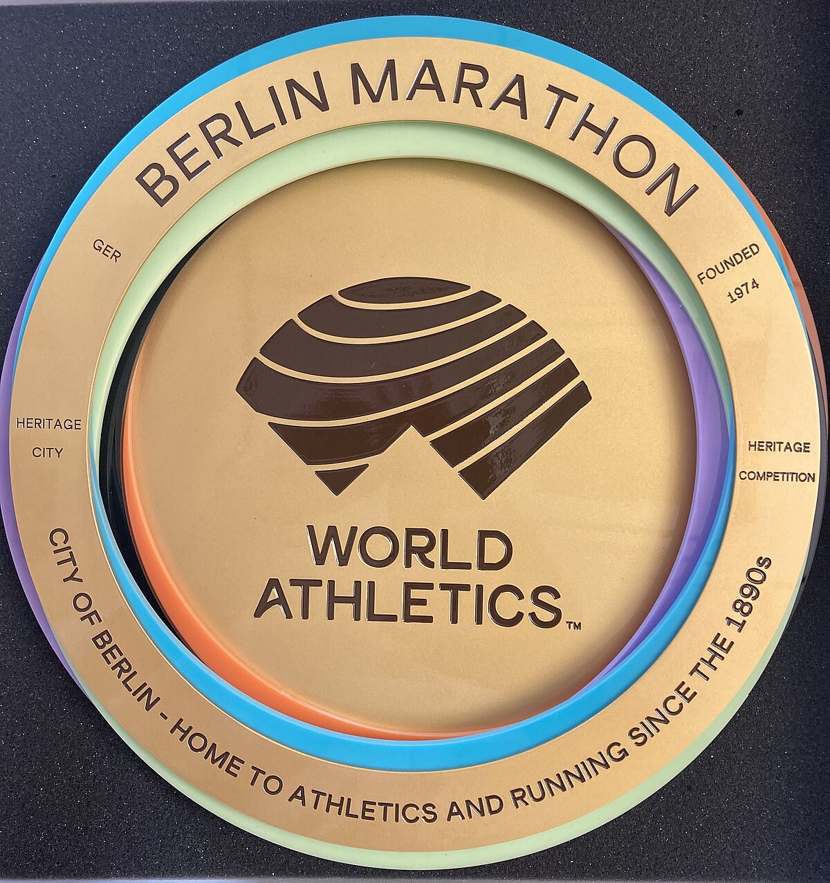 BMW BERLIN-MARATHON: The Heritage Plaque of the World Association of Athletics Federations - World Athletics © SCC EVENTS