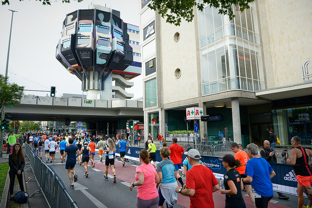  Der Berliner Straßenlauf - Die Generalprobe 2022 auf dem Weg in die Zukunft / SCC EVENTS